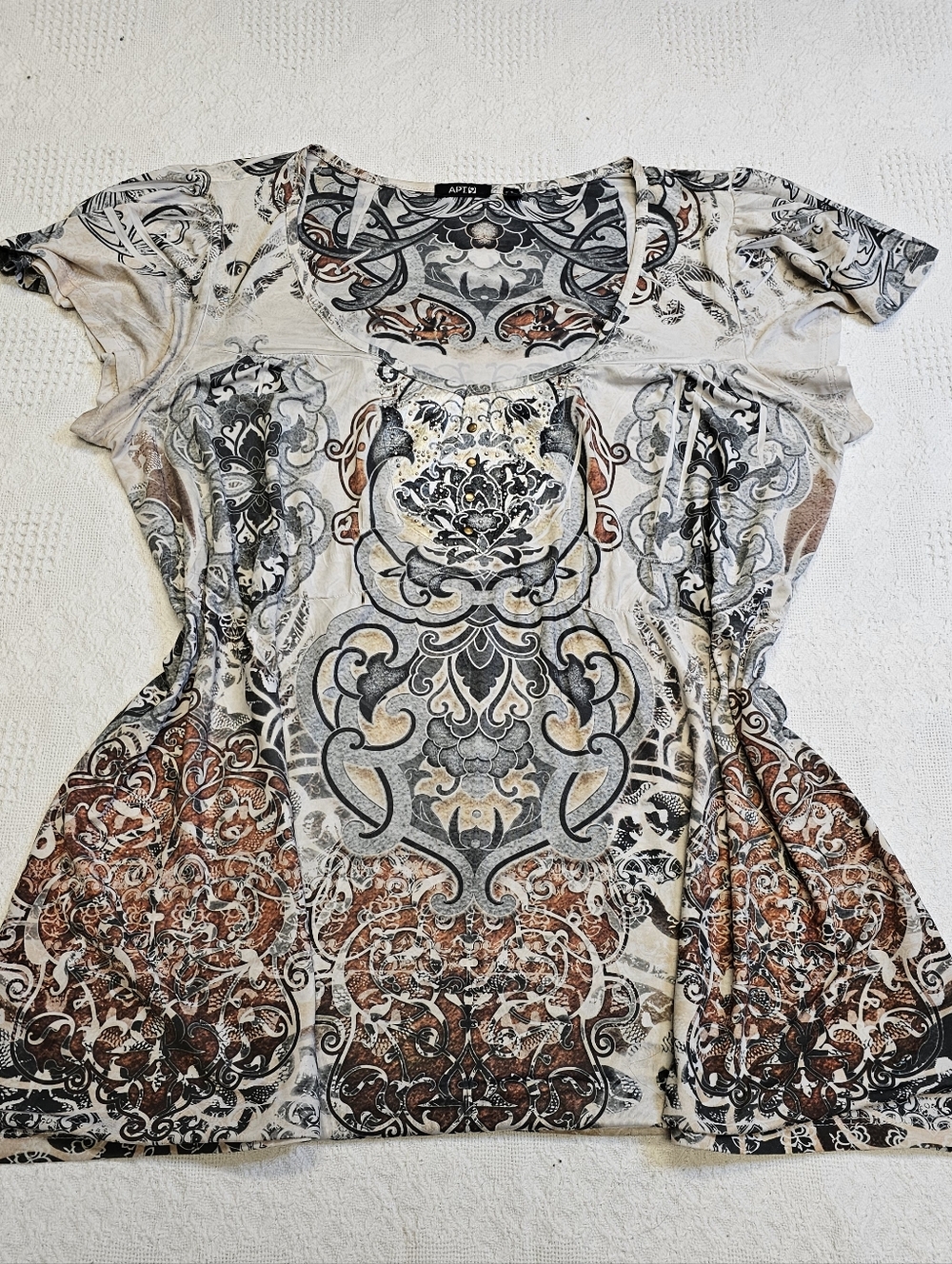 Apt. 9 Short Sleeve Scoop Neck Tee in Cream, Black and Rust